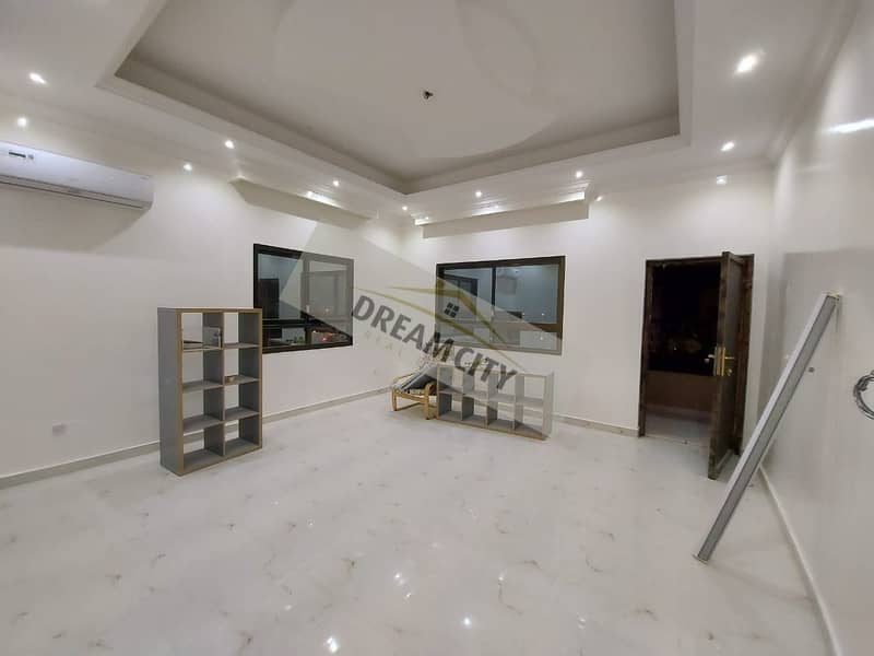 * Villa for rent 3 floors in the Rawda area very clean 5000 square feet on asphalt Street and close to all services