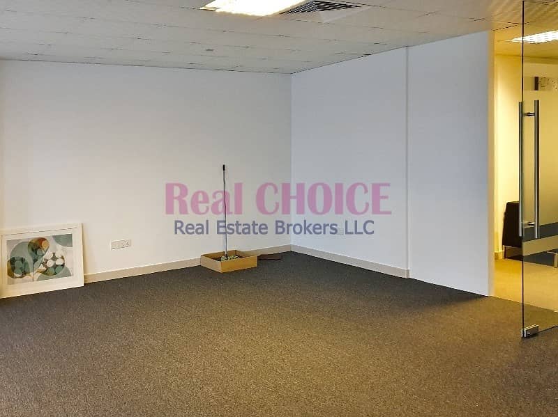 9 Furnished Office W/ 3 Partitions|Near To Metro