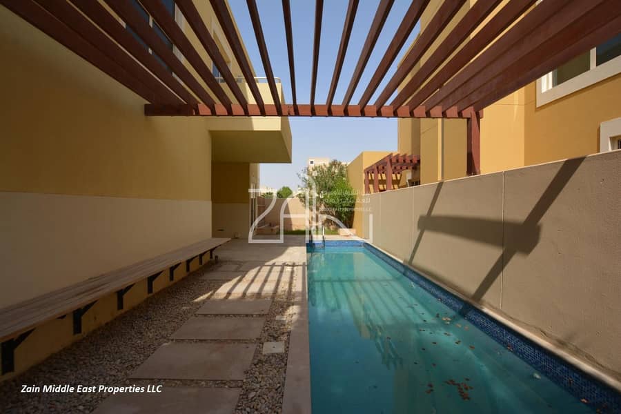 Modern 4 BR Villa with Pool Very Well Maintained