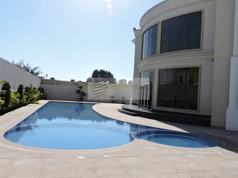 2 Luxury 7-Bedroom Villa| Private Pool| Close to SZR