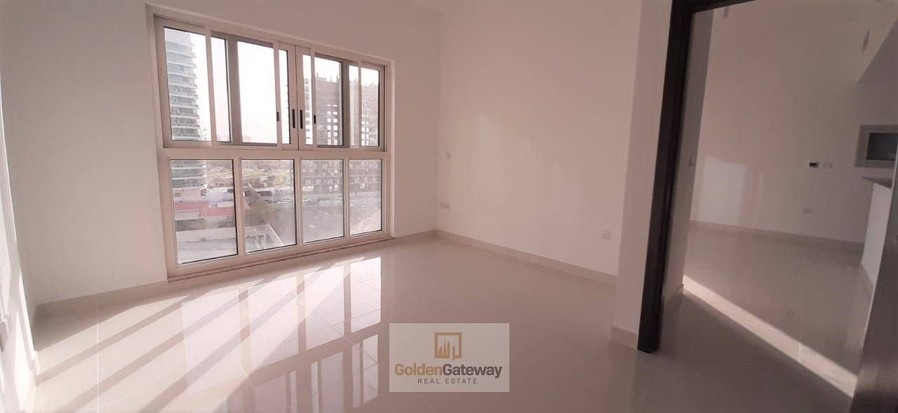  Brand New 1 Bed with Balcony