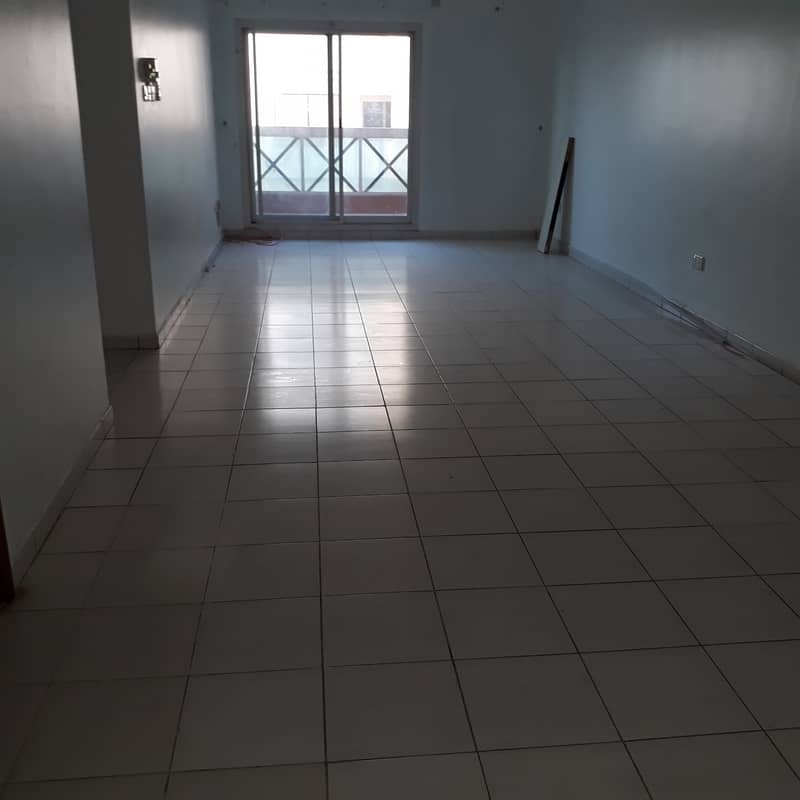 STUDIO FOR FAMILY WITH CLOSE KITCHEN  ONLY 32K WITH ONE MONTH FREE AND ONE PARKING FREE VERY CLOSE TO METRO WELL GOOD BUILDING
