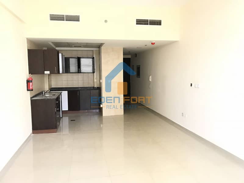 Unfurnished Studio for Rent In Frankfurt Tower... Unfurnished Studio for Rent In Frankfurt Tower...