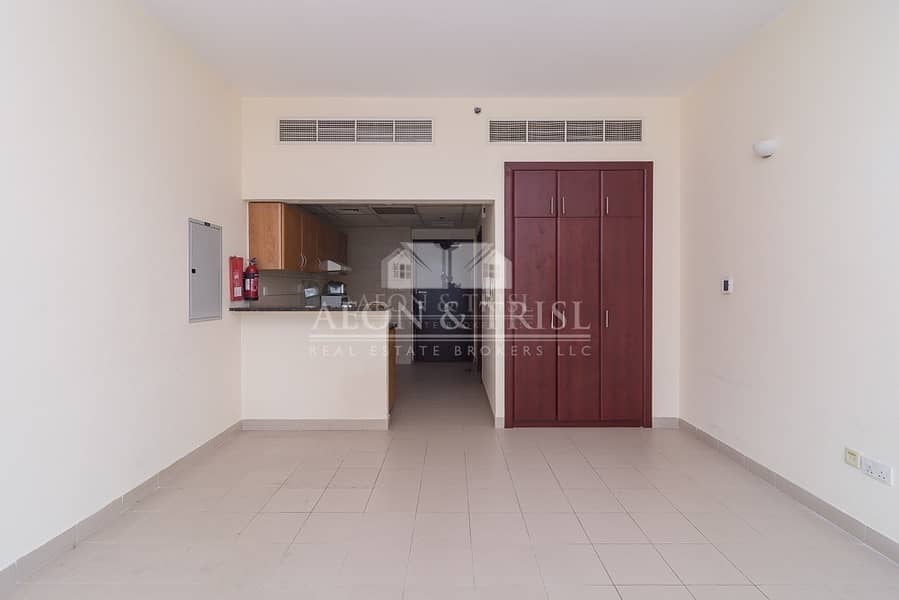 Cozy studio with community views | Chiller fr Cozy studio with community views | Chiller fr