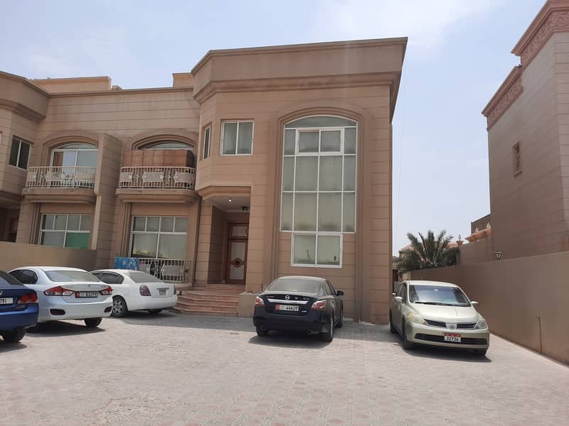 Nice vill for rent in khalifa city (A) - good space - good location - good kitchen - bathroom.
