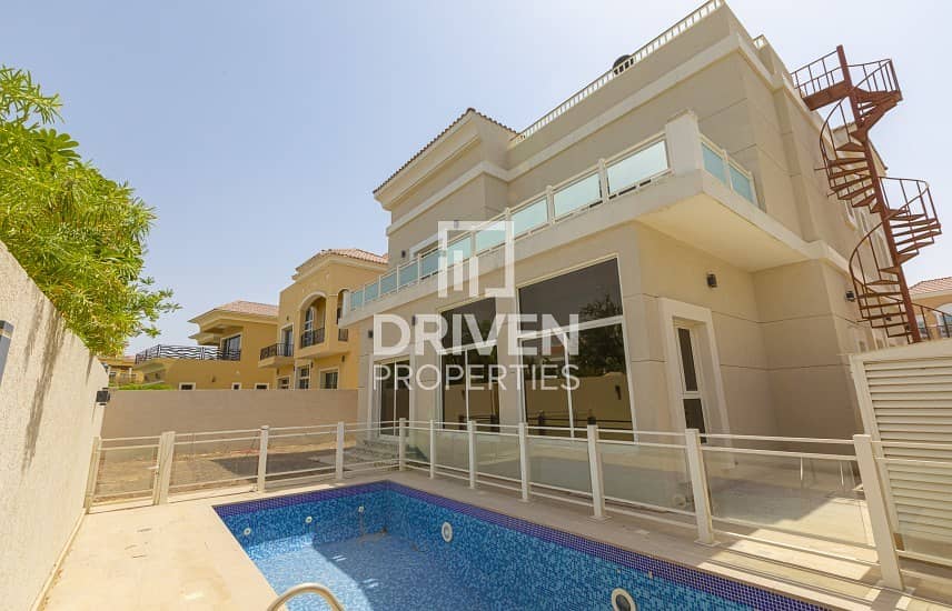 Luxurious 4 Bed plus Maids with Private Pool