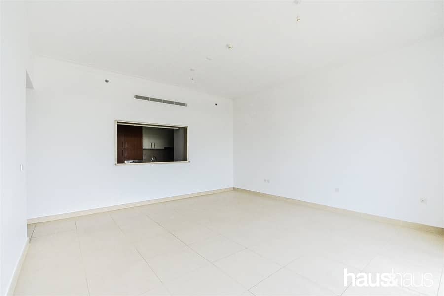Bright Unit | Cheques Negotiable | Large Terrace Bright Unit | Cheques Negotiable | Large Terrace