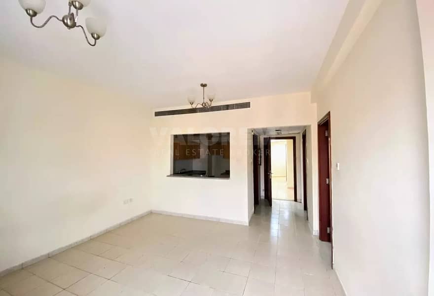 Spacious 1 BHK with Balcony|Fully Equipped Kitchen