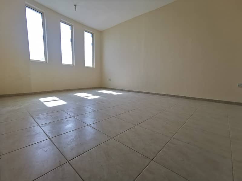 Owesome 2 Bedrooms Apartment with balcony in Mussafah Shabiya