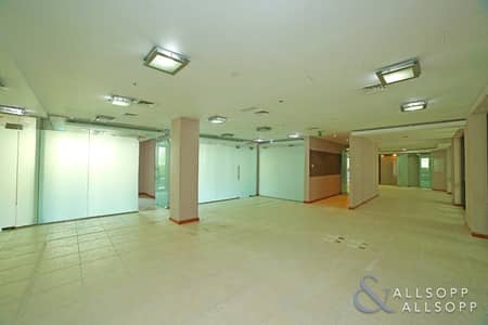 Partitioned | Lake Views | 7 Parkings Partitioned | Lake Views | 7 Parkings