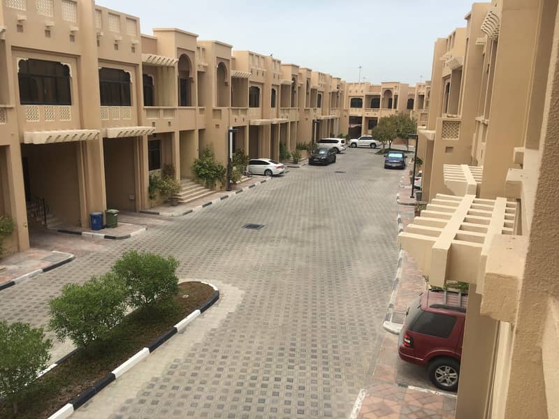 فيلا مجمع سكني في البطين 4 غرف 155000 درهم - 4710665