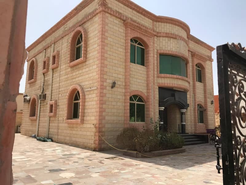 Featured villa maintenance on the owner and the location is very excellent close to the street in the district of Moyhat