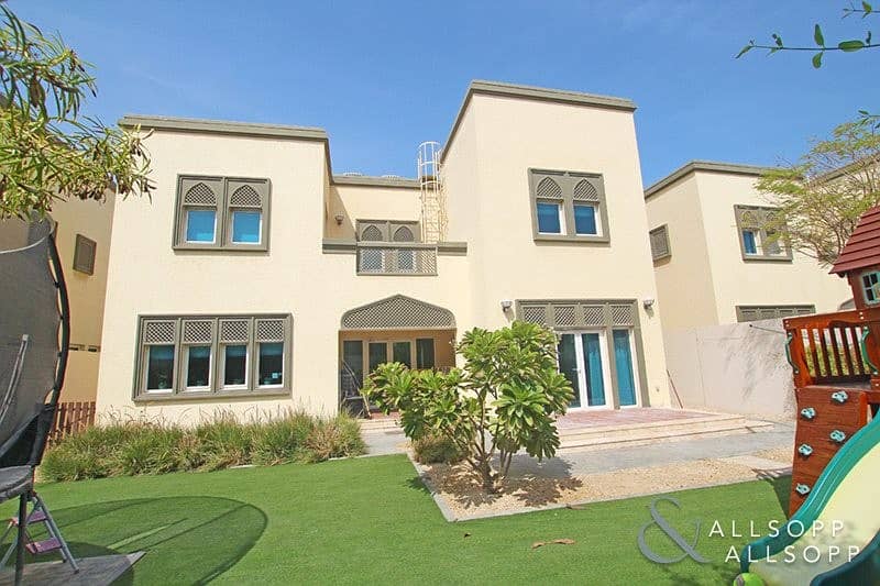 3 Beds Villa | Exclusive | Close To Park