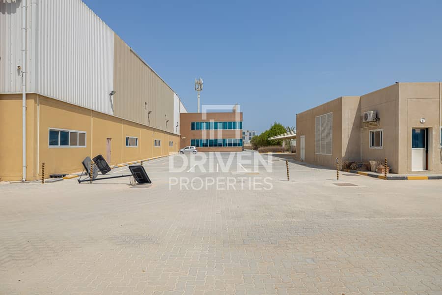 Fitted Space Warehouse in JAFZA for Rent