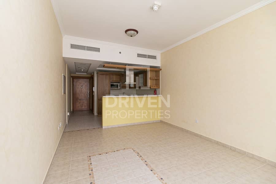 Hot Deal Amazing and Well-maintained Studio Hot Deal Amazing and Well-maintained Studio