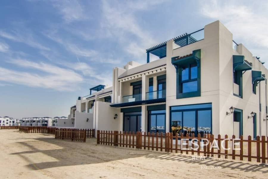 Fully Furnished 5 Bed Direct to the Beach