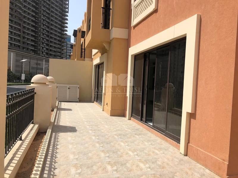 Bright and Spacious 5BR Corner Villa Great View Bright and Spacious 5BR Corner Villa Great View