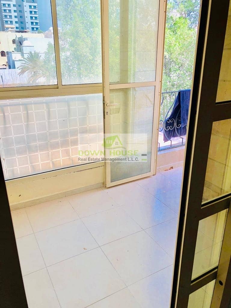 Amazing very clean huge 1 bed apt with balcony walking to al mushrif mall