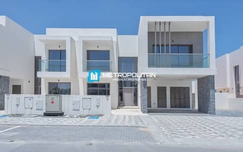 5 Bedroom Villa for Sale in Yas Island, Abu Dhabi - Ready To Move / Great Price / Villa with Golf View 5 Bedroom Villa for Sale in Yas Island, Abu Dhabi - Ready To Move / Great Price / Villa with Golf View