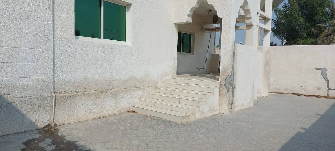5 bedroom hall villa for rent in Al Hazannah