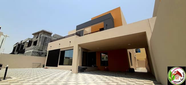 Owns the finest villas and luxury homes on the main street in a very privileged location Owns the finest villas and luxury homes on the main street in a very privileged location