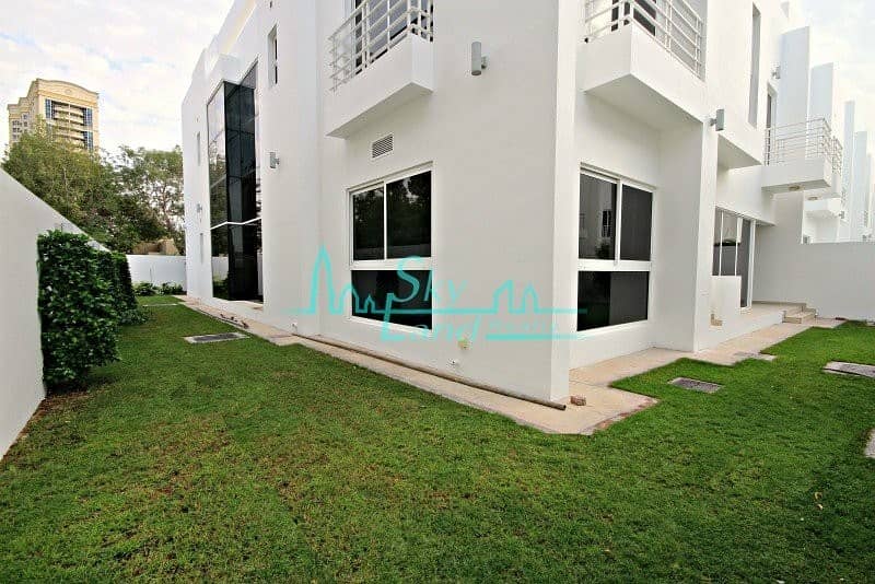 38 EXCLUSIVE CONTEMPORARY 5 BED| PRIVATE POOL | GARDEN