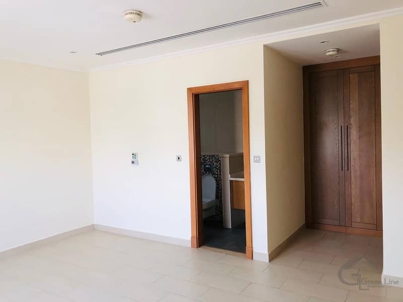 7 Corner 4 Bedrooms Maids with swimming pool in Jumeirah Park