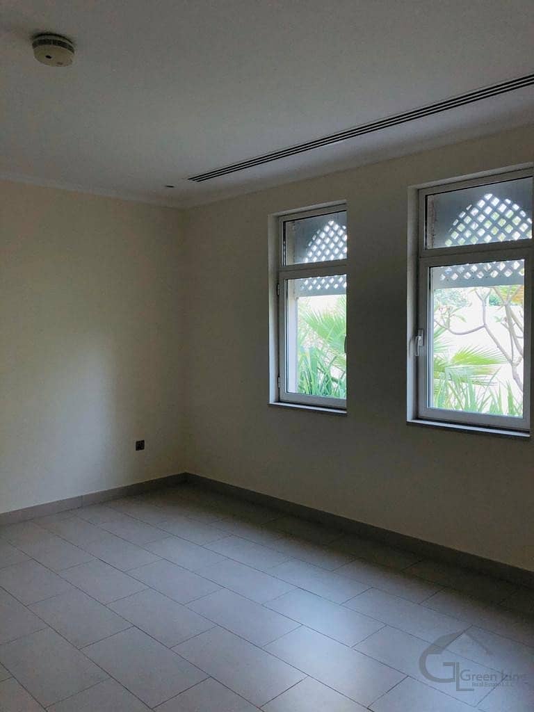 14 Corner 4 Bedrooms Maids with swimming pool in Jumeirah Park