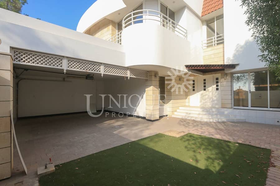 18 Well Maintained 4BR Villa Shared Pool and Garden