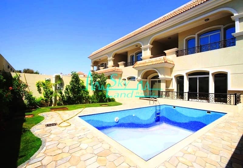 Modern excellent 5 bed with private pool |garden