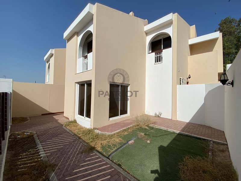 2 FULLY RENOVATED 4BR MAIDS NEAR CANAL COMPOUND VILLA IN JUMEIRAH 3