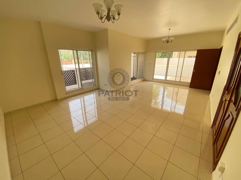 3 FULLY RENOVATED 4BR MAIDS NEAR CANAL COMPOUND VILLA IN JUMEIRAH 3