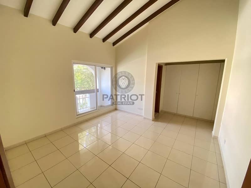 6 FULLY RENOVATED 4BR MAIDS NEAR CANAL COMPOUND VILLA IN JUMEIRAH 3