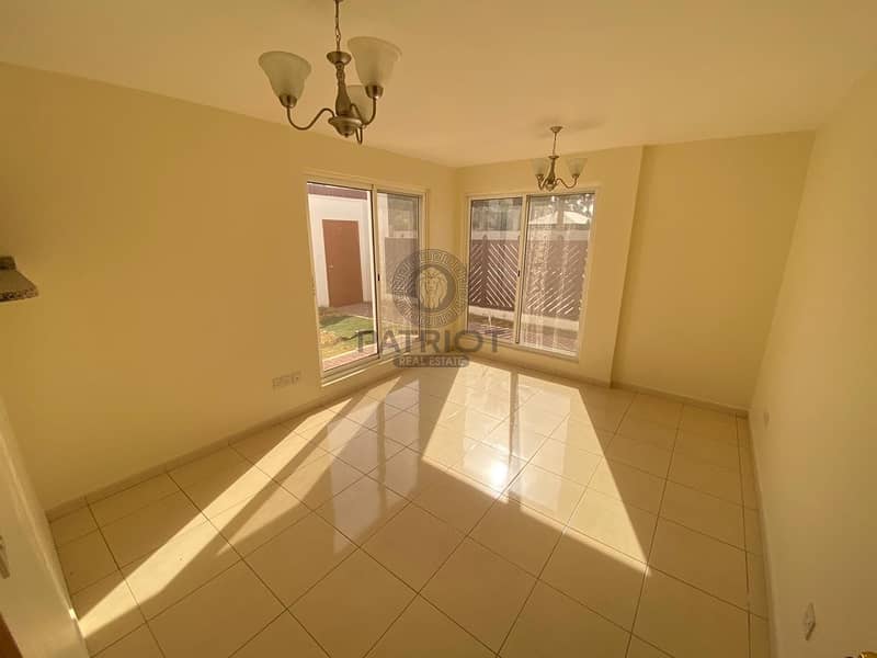 8 FULLY RENOVATED 4BR MAIDS NEAR CANAL COMPOUND VILLA IN JUMEIRAH 3