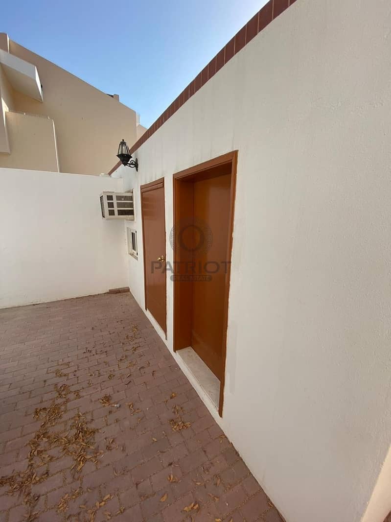 14 FULLY RENOVATED 4BR MAIDS NEAR CANAL COMPOUND VILLA IN JUMEIRAH 3