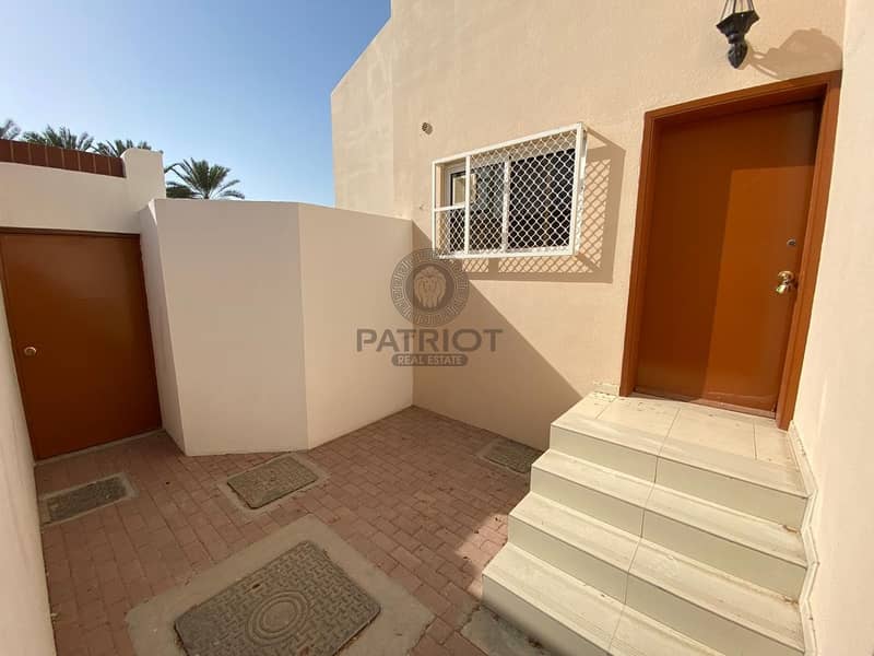 17 FULLY RENOVATED 4BR MAIDS NEAR CANAL COMPOUND VILLA IN JUMEIRAH 3