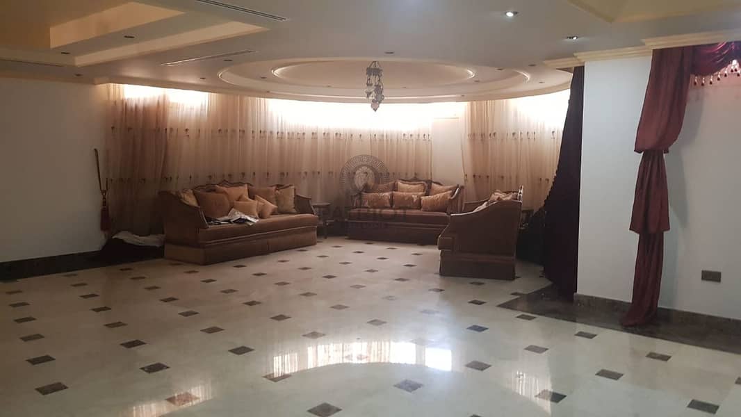 5 Huge 6 Bedroom villa for Sale in Sharjah