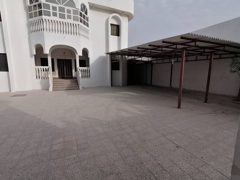 A HUGE 6 BED ROOM ,HALL, MAJLIS AND MAIDROOM VILLA IS AVAILABLE IN 75K  4 PAYMENTS IN AL NEKHAILAT