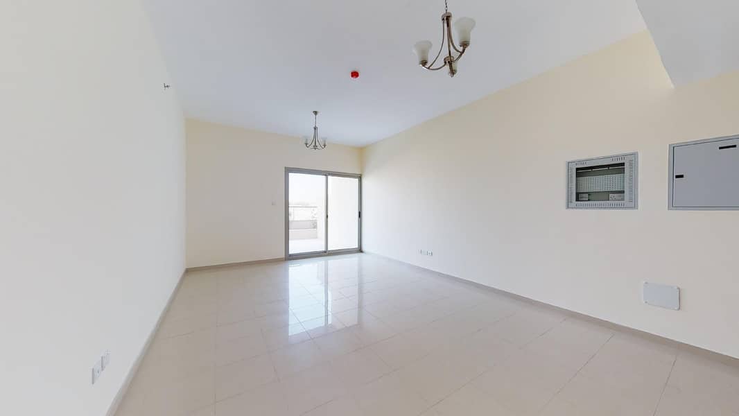 Balcony | Spacious closed kitchen | Rent online