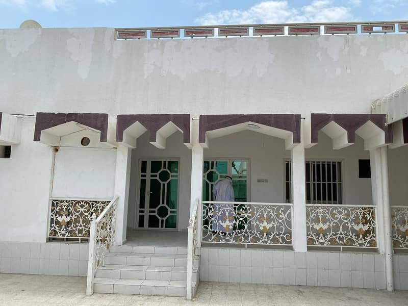 Great value: Spacious Six Bedroom Villa for Rent in Al Sabkha Sharjah