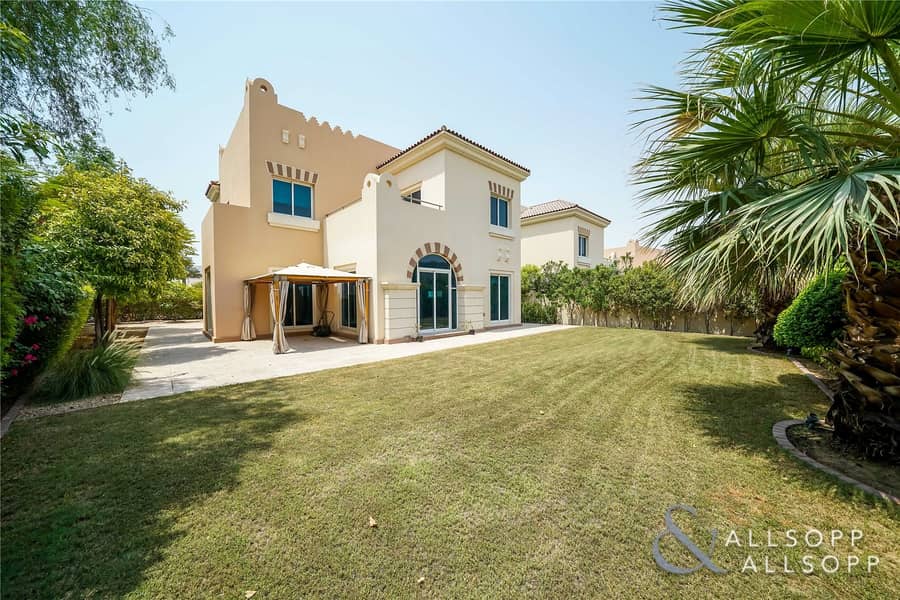 5 Bed Villa | C2 | Directly Opposite Pool