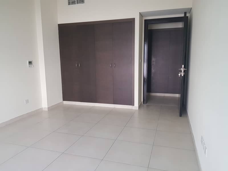 3 BHK ON SHEIKH MOHD BIN ZAYED  ROAD-WITH BALCONY-WARDROBES RENT 75K