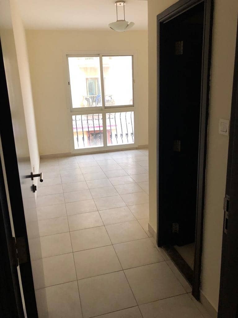Vacant 1 Bedroom Apartment With Parking in Prime Residency 1