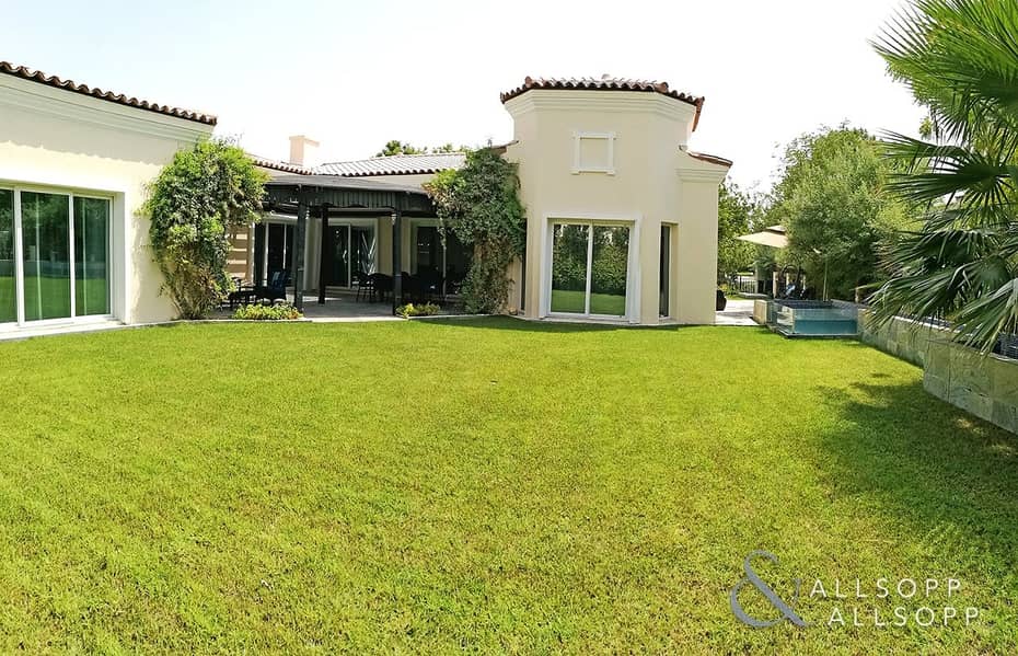 Upgraded Villa | Cul de Sac | Large Garden