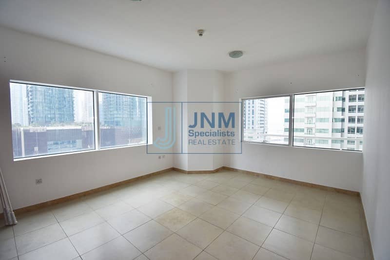 Well-maintained 2 Beds with Balcony | Low Floor