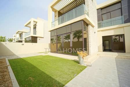 Luxury | Landscaped | 5Bed + Maids Luxury | Landscaped | 5Bed + Maids