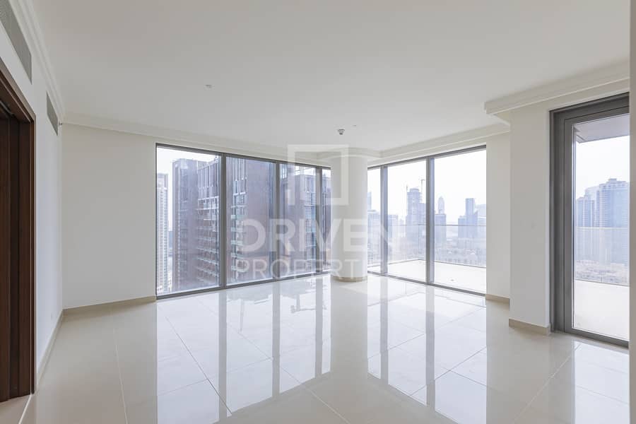 Large 2 Bedroom Apt with Burj Khalifa View