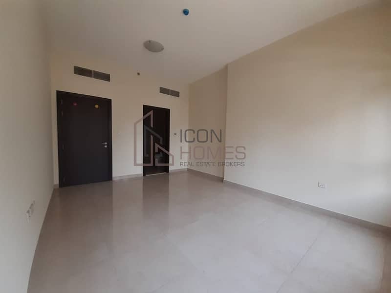 3 HUGE AND SPACIOUS 2BR| WITH PRIVATE GARDEN & BALCONY