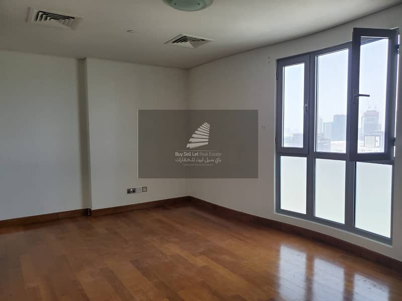 DIFC Views - Spacious Studio - Modern Fitted Kitchen- Sea View