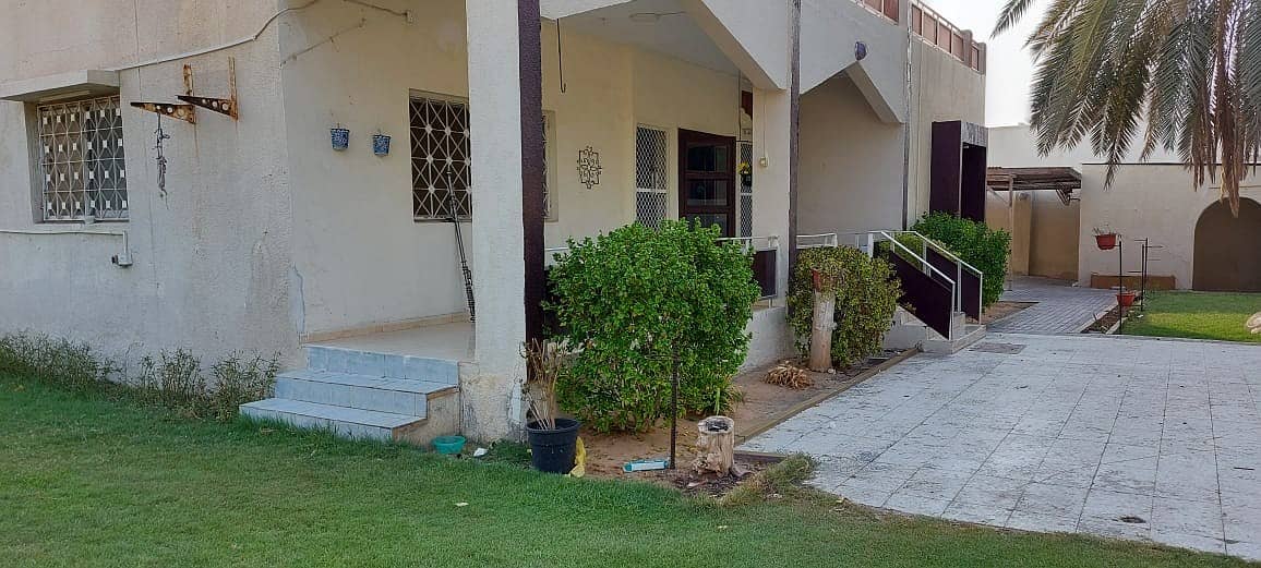 4 bedroom hall villa for rent in Al Mansoura